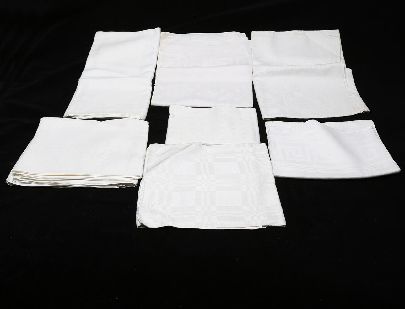 TABLECLOTHS/NAPKINS 7 pcs.
