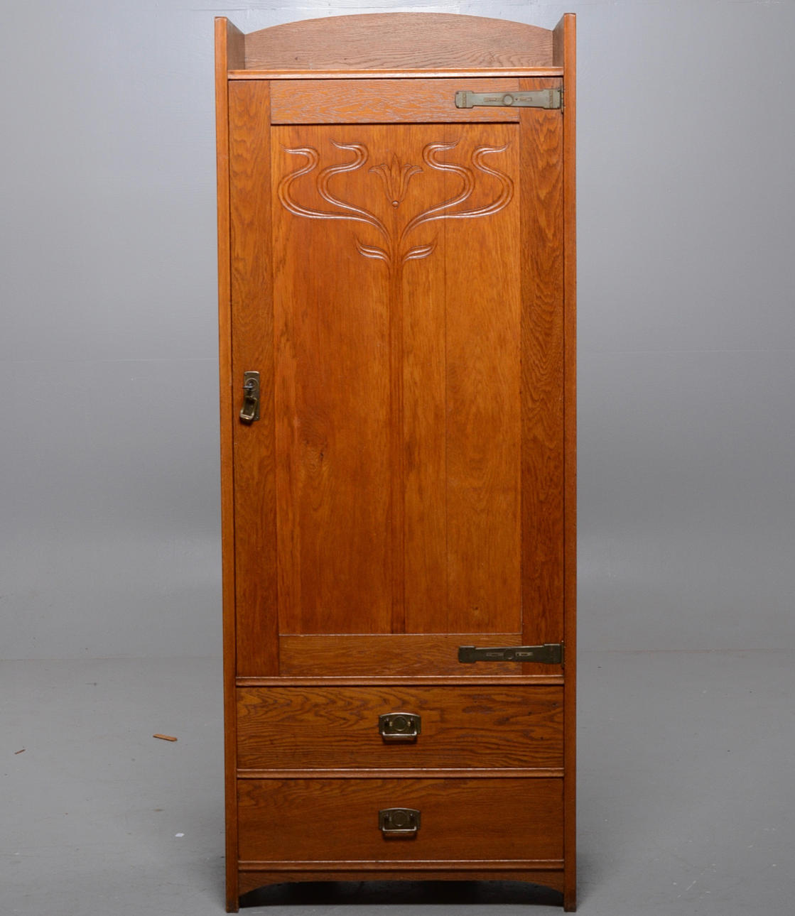 GARDEROBSKÅP JUGEND.