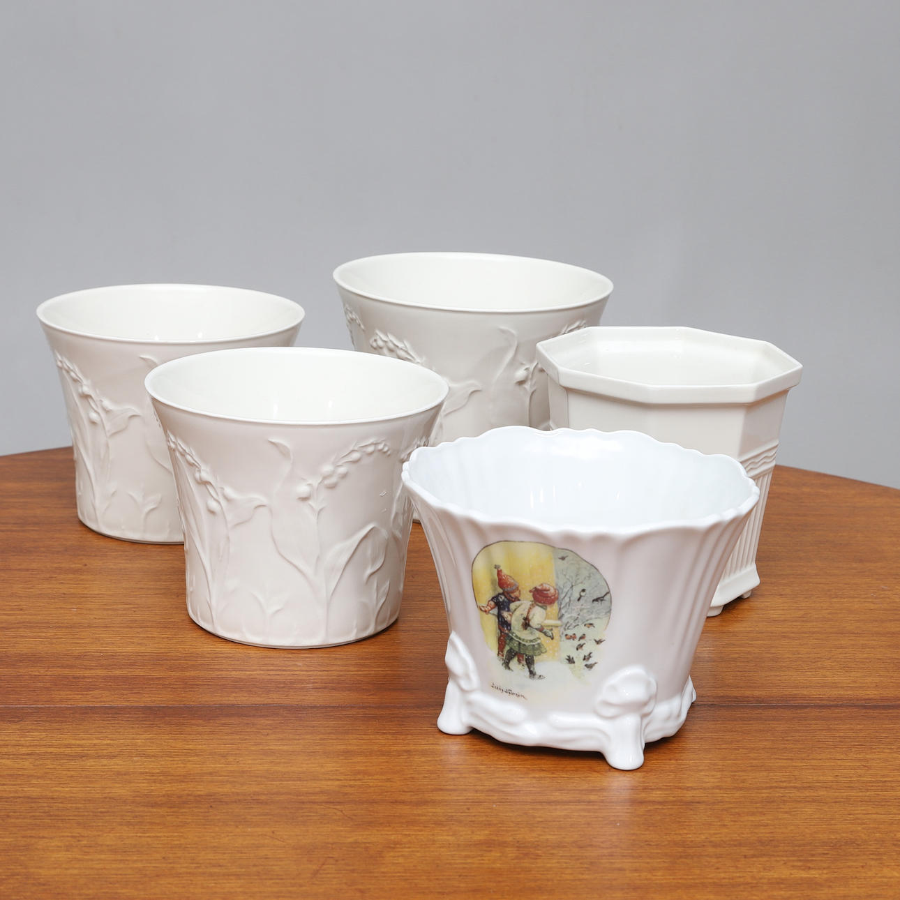 YTTERFODER, 5 st, b.la. "Waldemarsudde" & "Liljekonvalj", Gustavsberg.