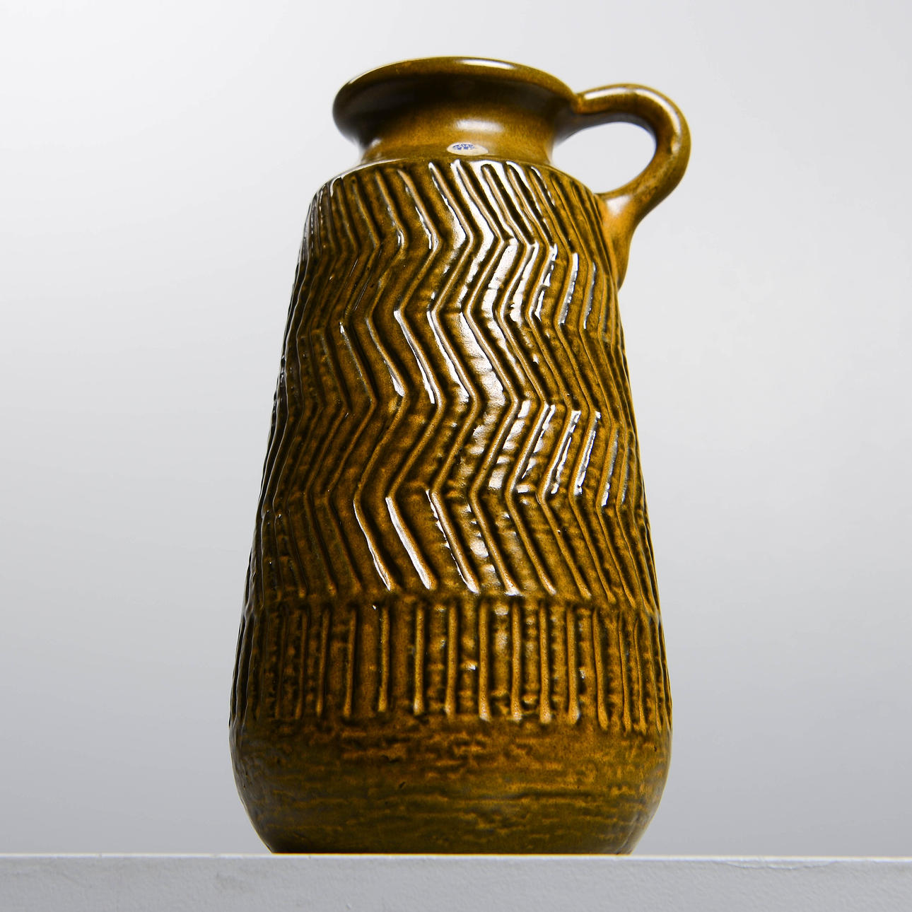 MARI SIMMULSON. "Zig-Zag", vas, modell 5007, Upsala-Ekeby, 1965.