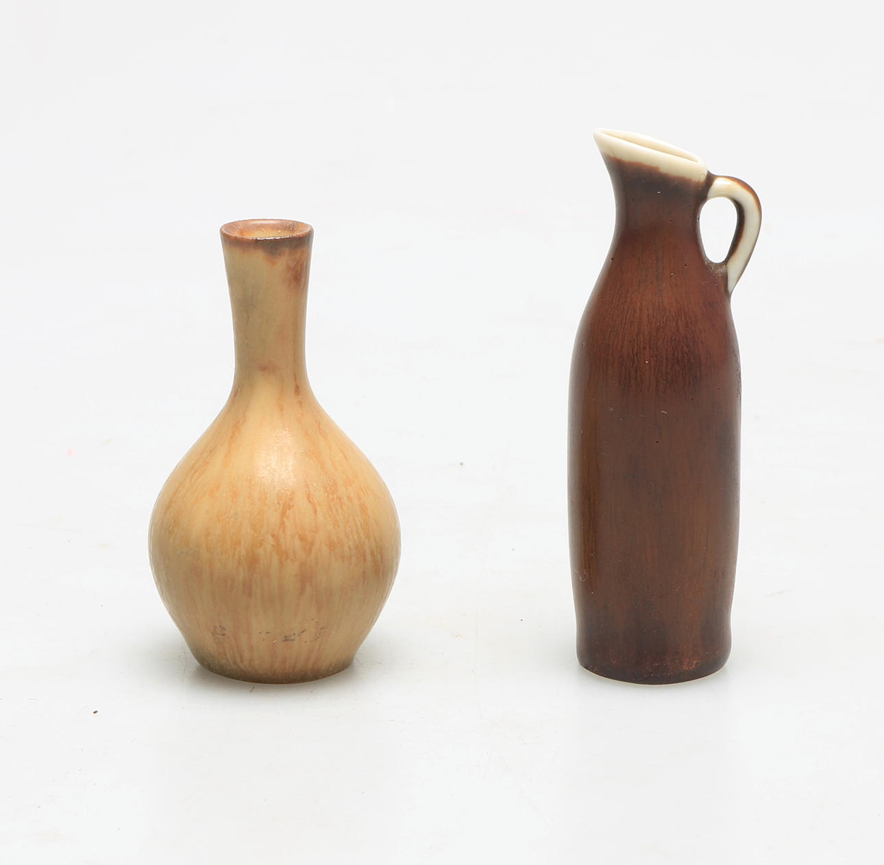 MINIATYRVASER, 2 st, stengods, Carl Harry Stålhane, Rörstrand, signerade.