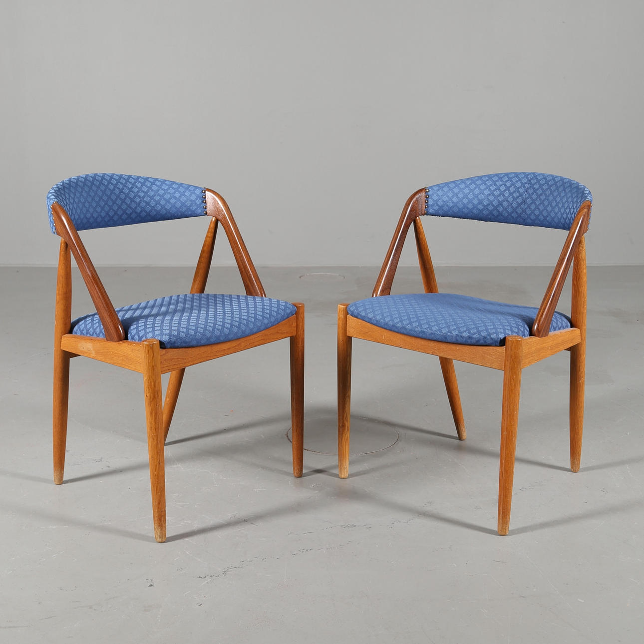 KAI KRISTIANSEN. Karmstolar "pige", ett par teak och ek, IKEA Sverige 1950/60-tal.