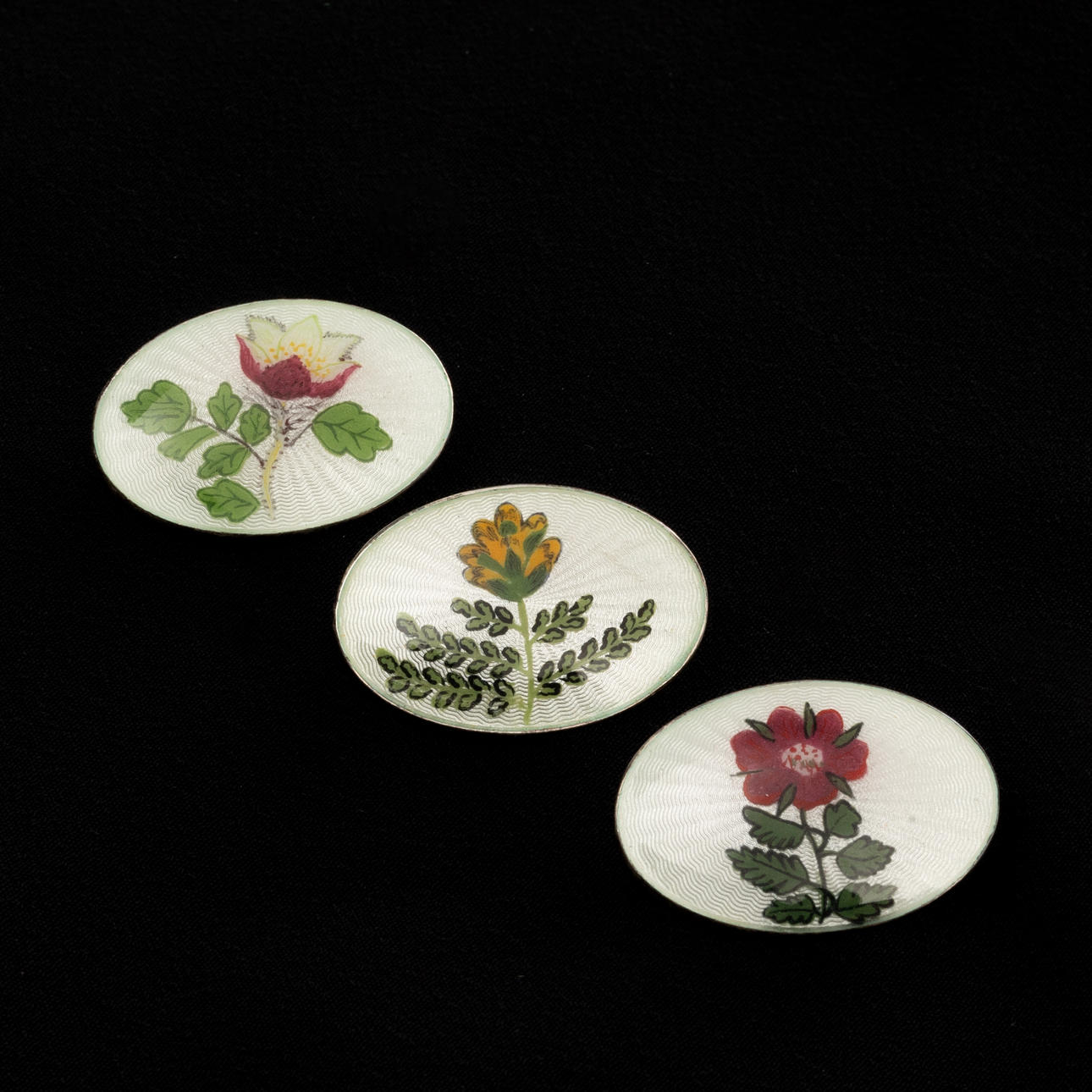 BROOCHES, 3 pcs, Sterling Silver, Enamel decor.