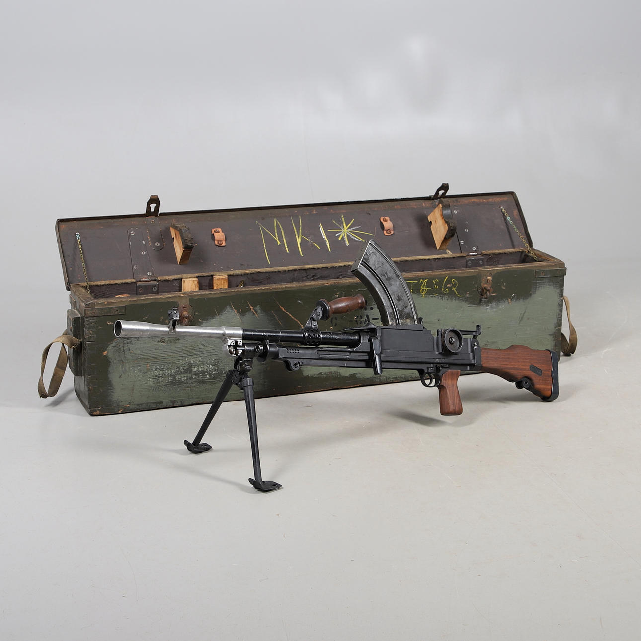 A DEACTIVATED SECOND WORLD WAR BREN GUN. Weapons & Militaria - Guns ...