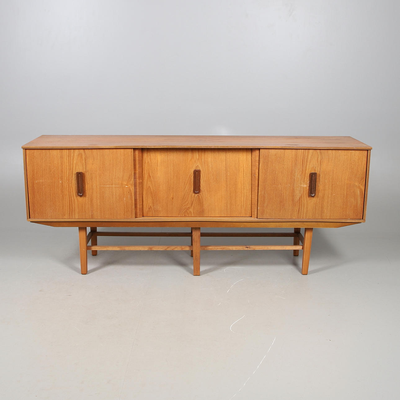 MID CENTURY TEAK SIDEBOARD.