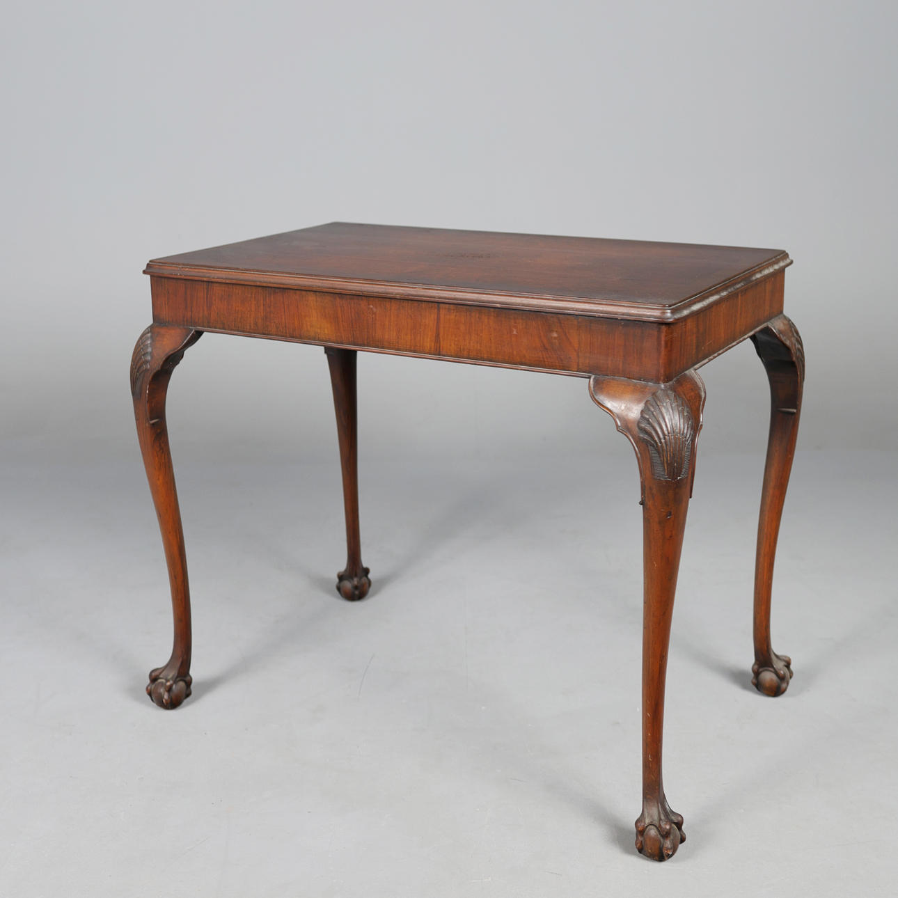 GEORGE II STYLE WALNUT SIDE TABLE. Furniture - Tables - Auctionet