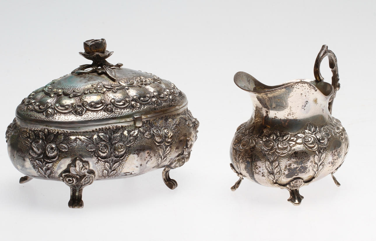 SOCKERSKRIN OCH GRÄDDSNÄCKA, silver, 1900-tal, vikt ca. 476 gram.