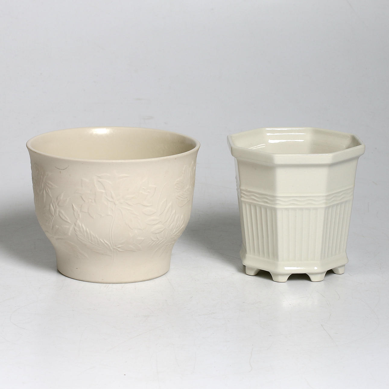 YTTERFODER, 2 st, porslin, Prins Eugen, Waldermarsudde och "Suvi", Gunvor Olin-Grönqvist, Arabia, Finland, 1900-tal.