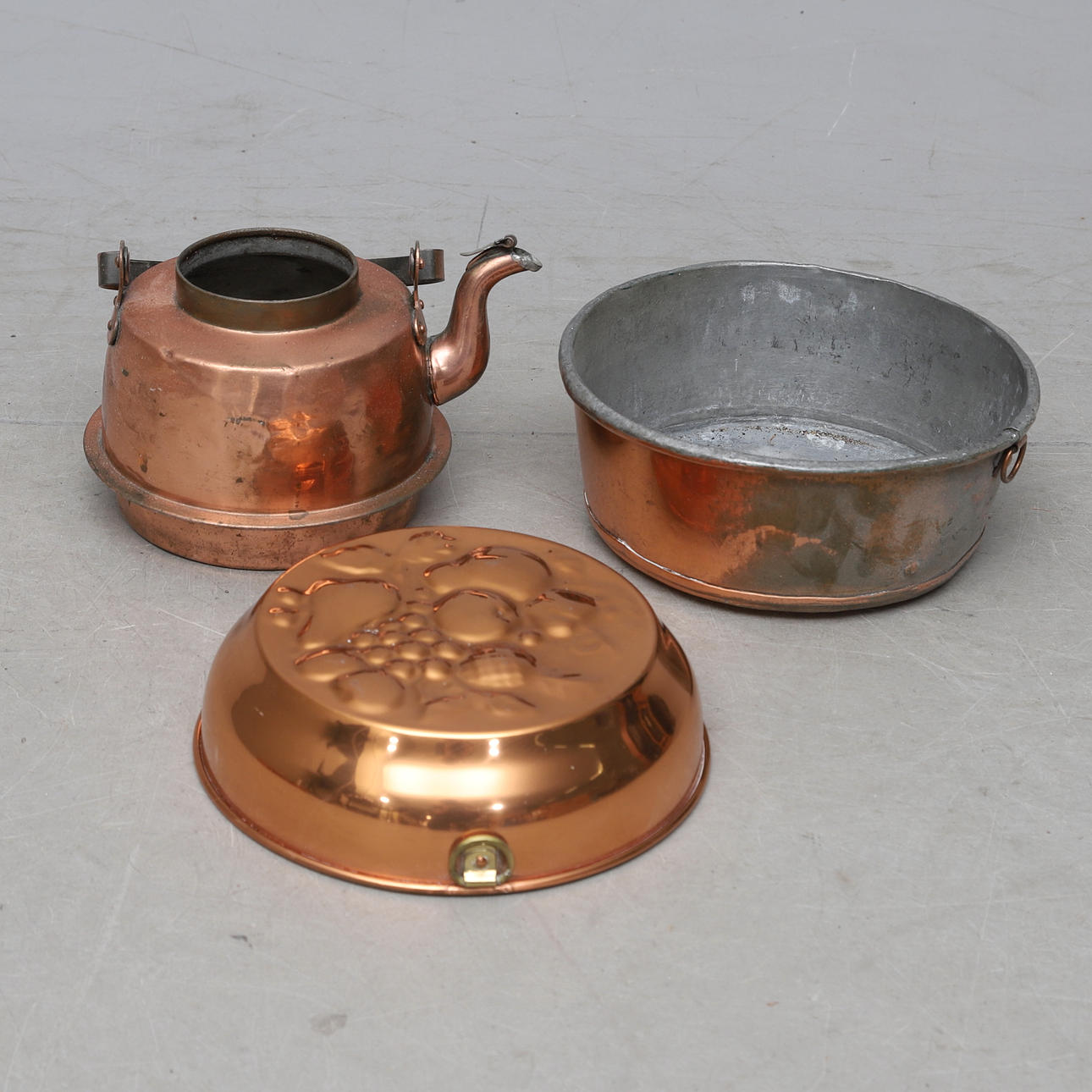 A batch of copper objects, approx. 9 pieces, 18/20th century. Silver ...