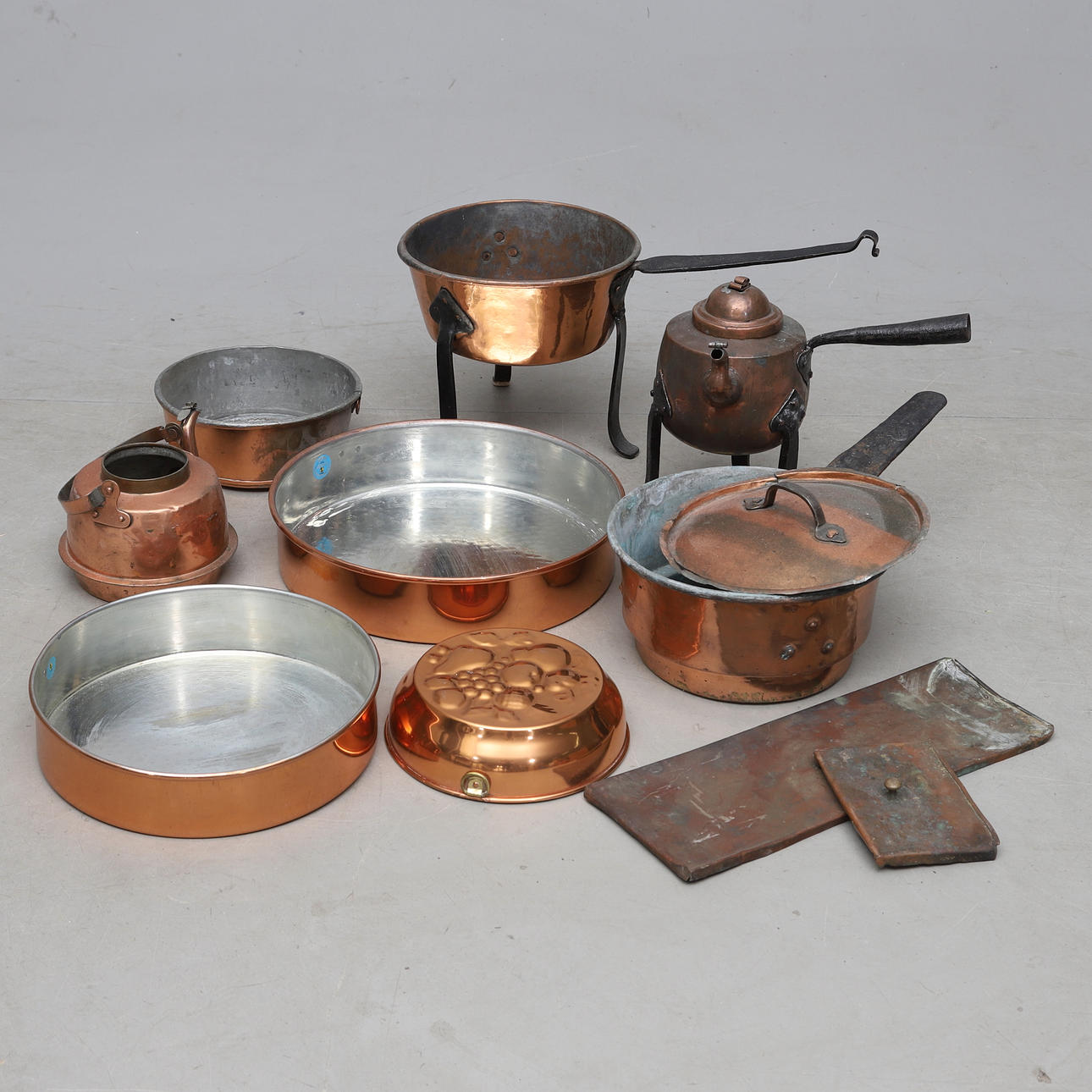A batch of copper objects, approx. 9 pieces, 18/20th century. Silver ...