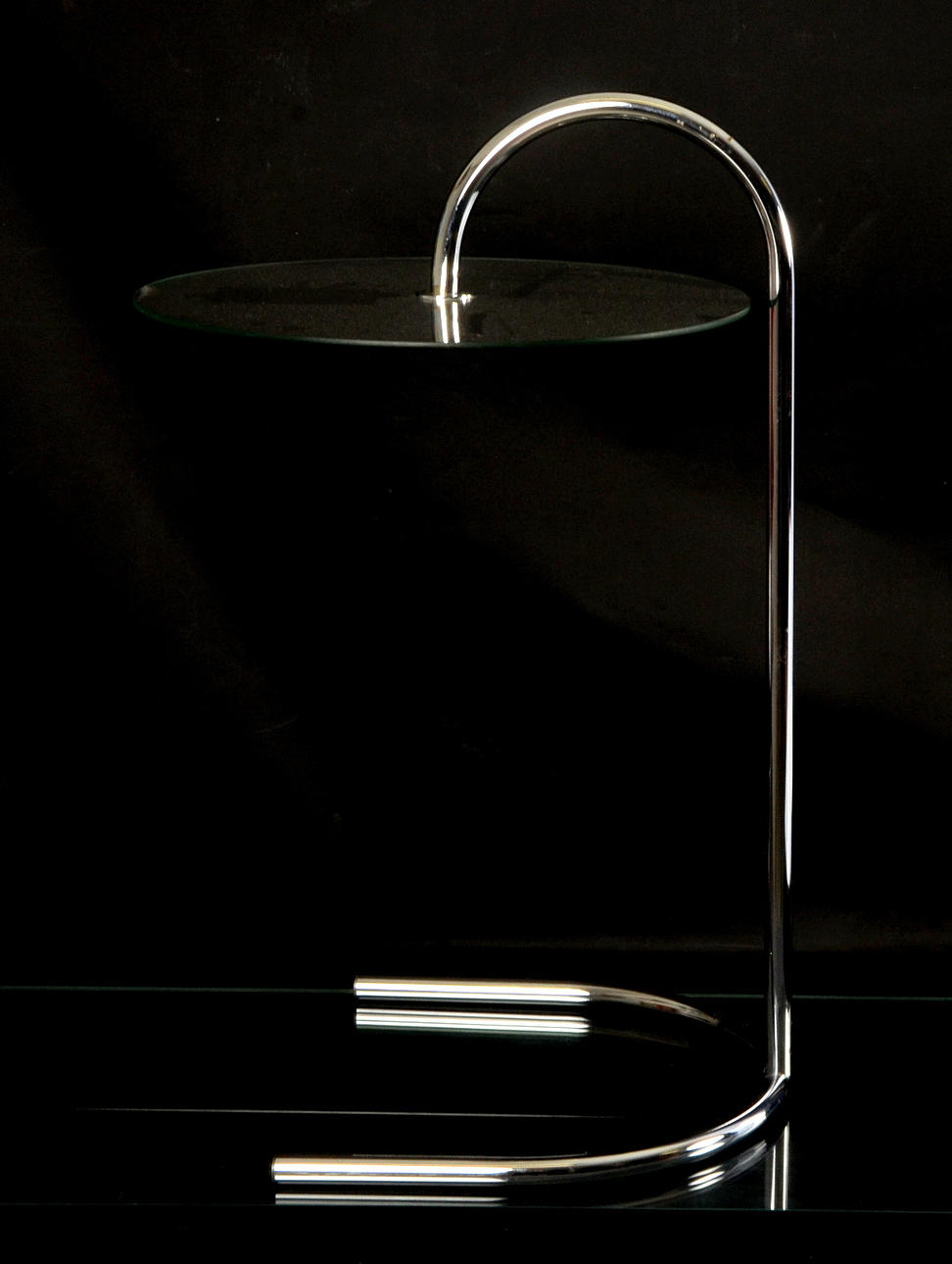 BORD, krom/glas, efter Eileen Gray.