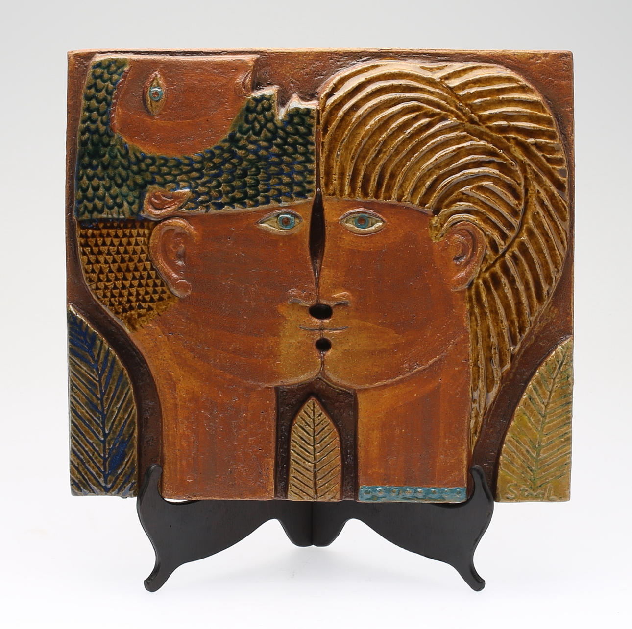 STIG LINDBERG. stengods, väggplakett, Gustavsberg Studio, signerad i godset, numrerad 139/950.