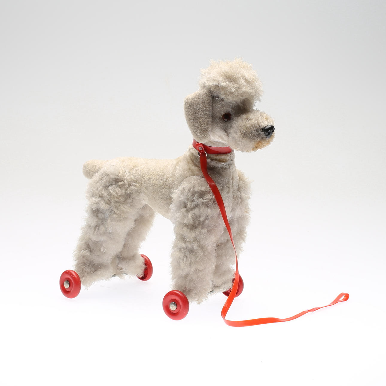 LEKSAK, pudel på hjul, 1900-talets mitt.