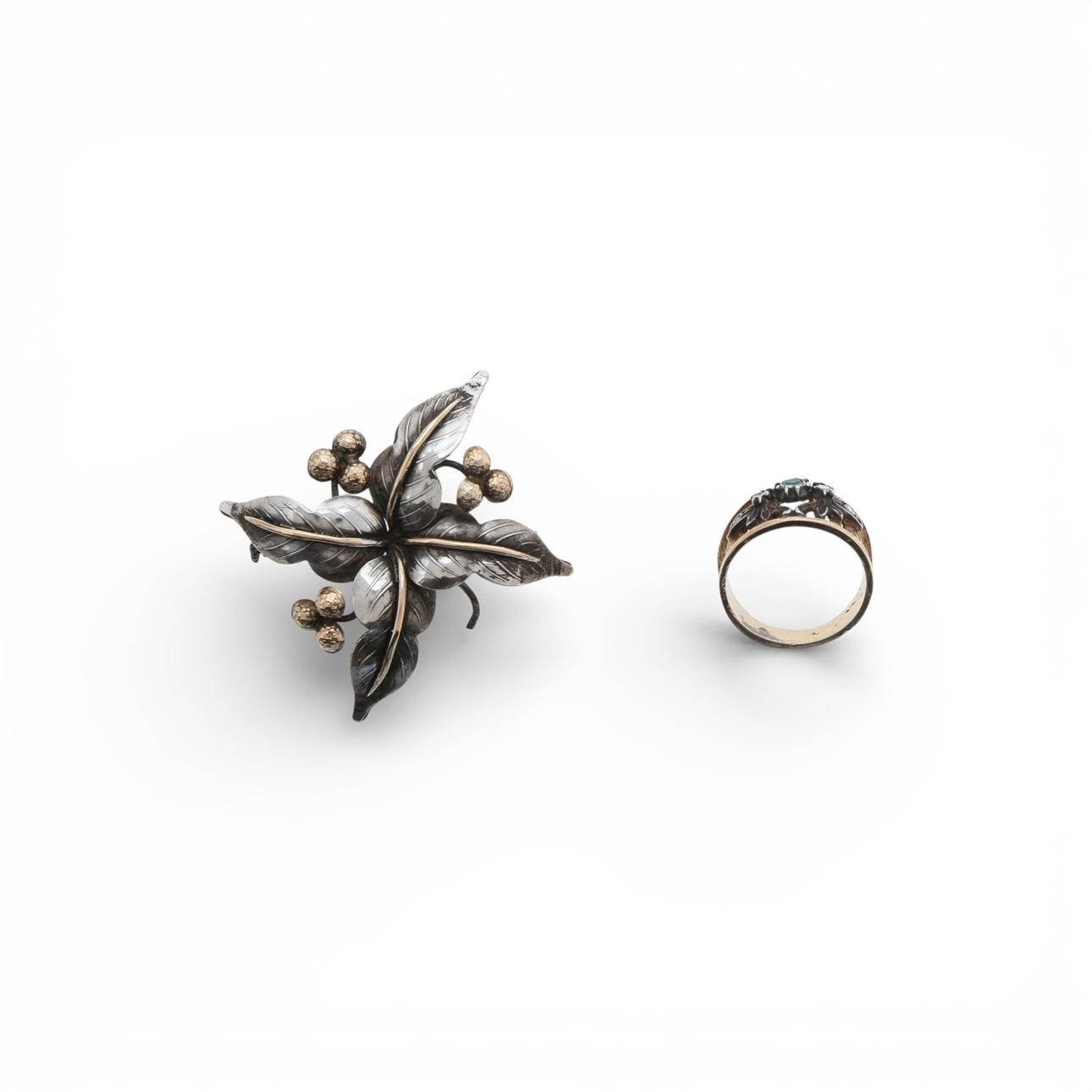 Floral brooch and ring in silver, circa 1940.