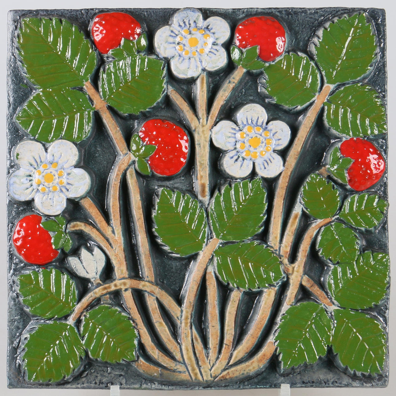 VÄGGRELIEF, stengods, jordgubbar, Lisa Larson, Gustavsberg.