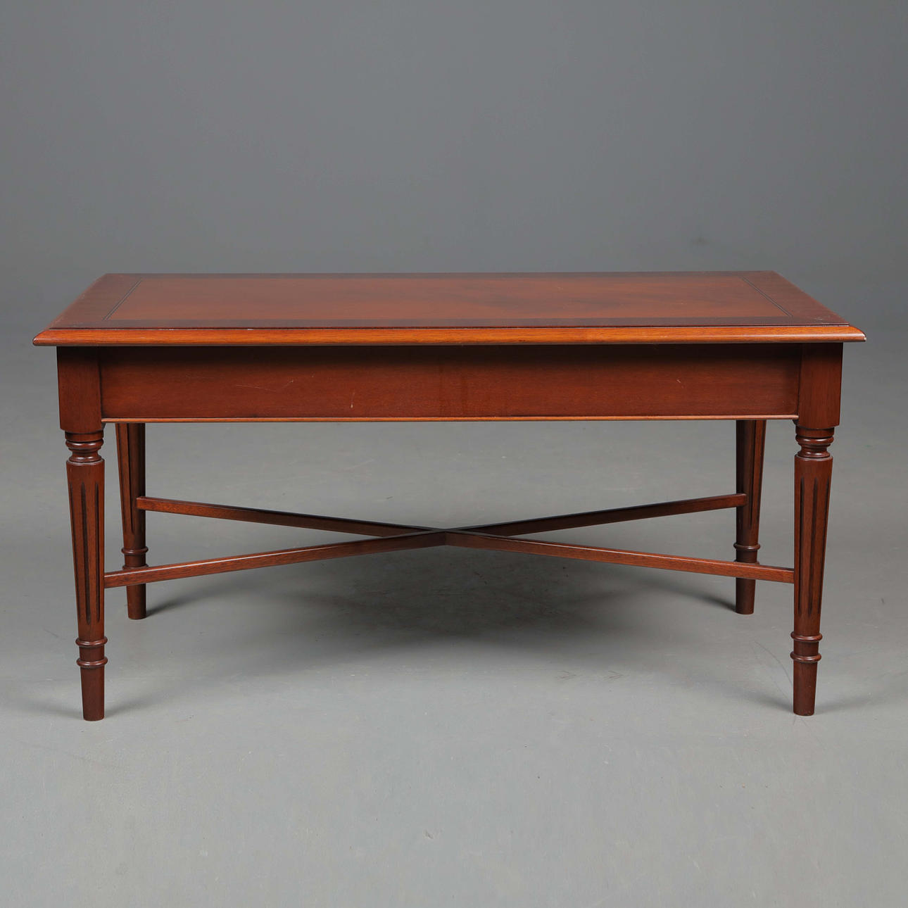 MAHOGANY AND CROSBANDED COFFEE TABLE.