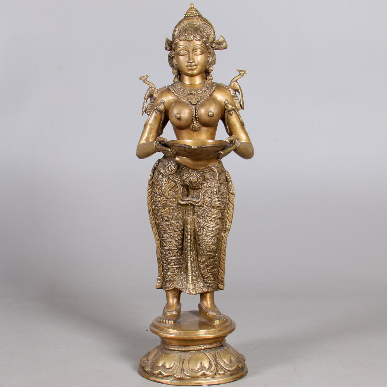 TRÄDGÅRDSSKULPTUR, orientalisk, gulmetall, 1900-tal.