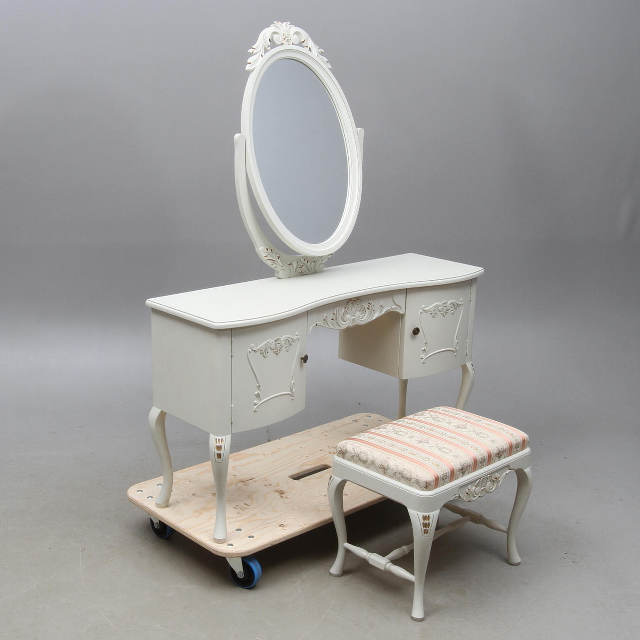 SMINKBORD, TABURETT, rokokostil, 1900-talets andra hälft.