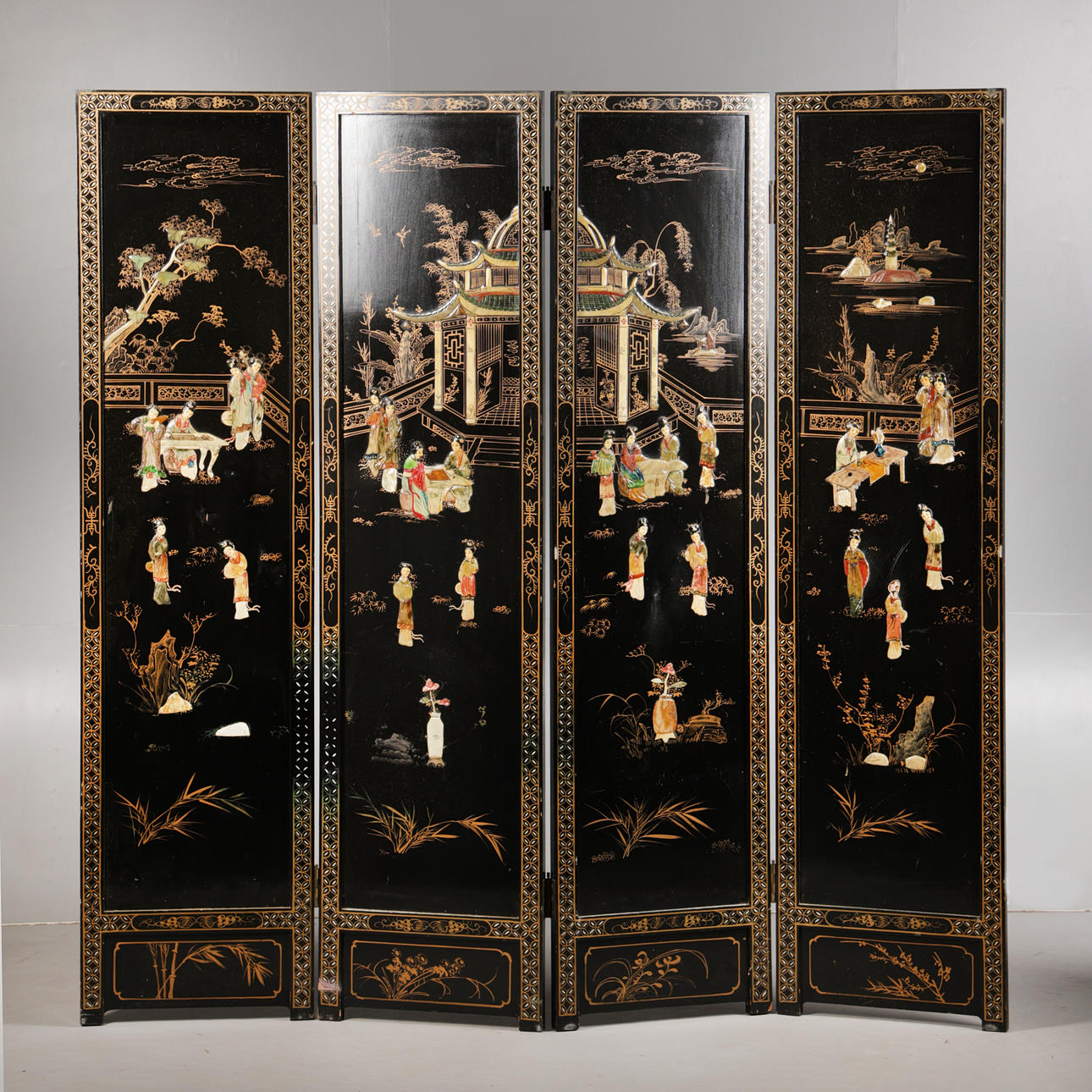 A CHINOISERIE FOUR PANEL FOLDING SCREEN.