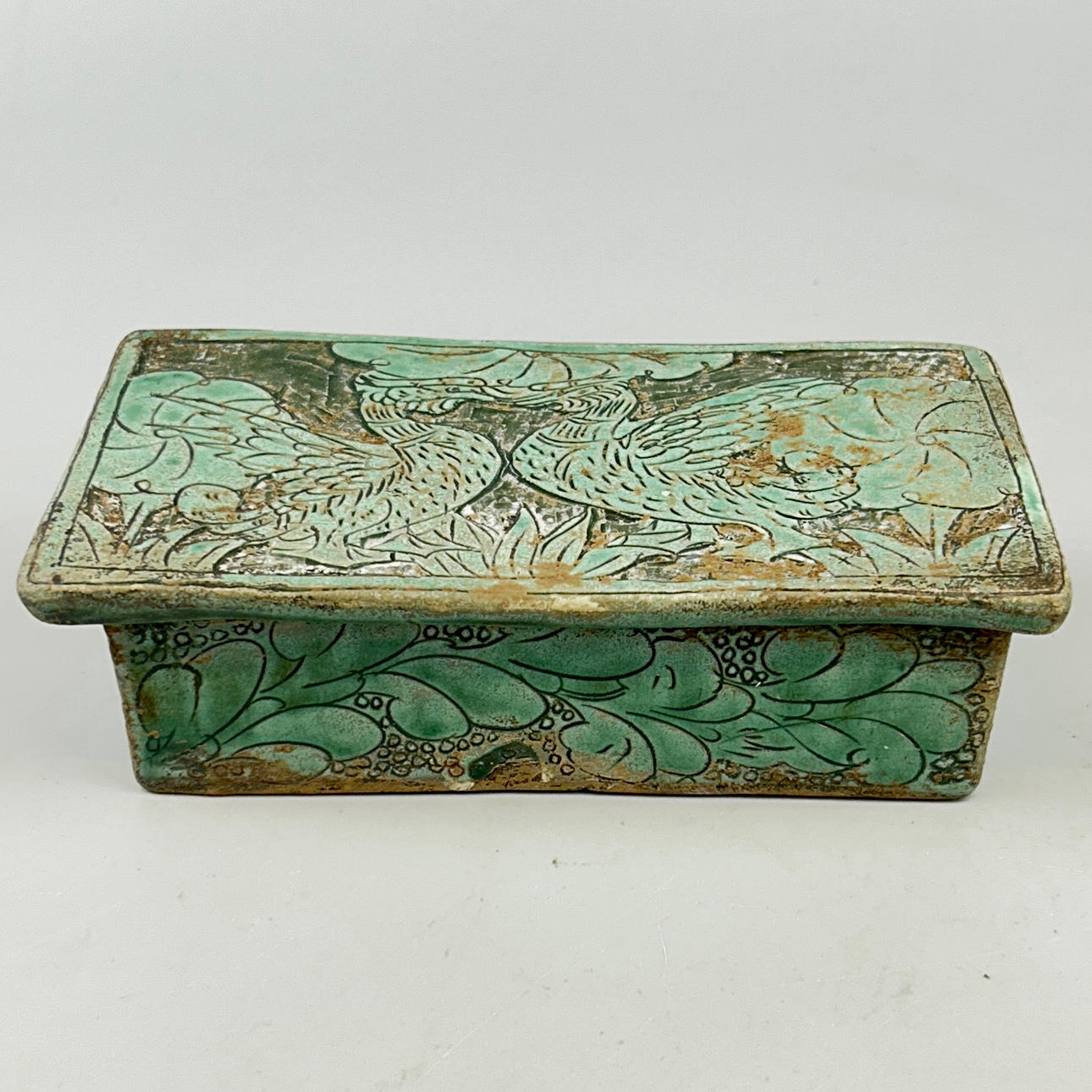 CHINESE SGRAFFITO DECORATED PILLOW.