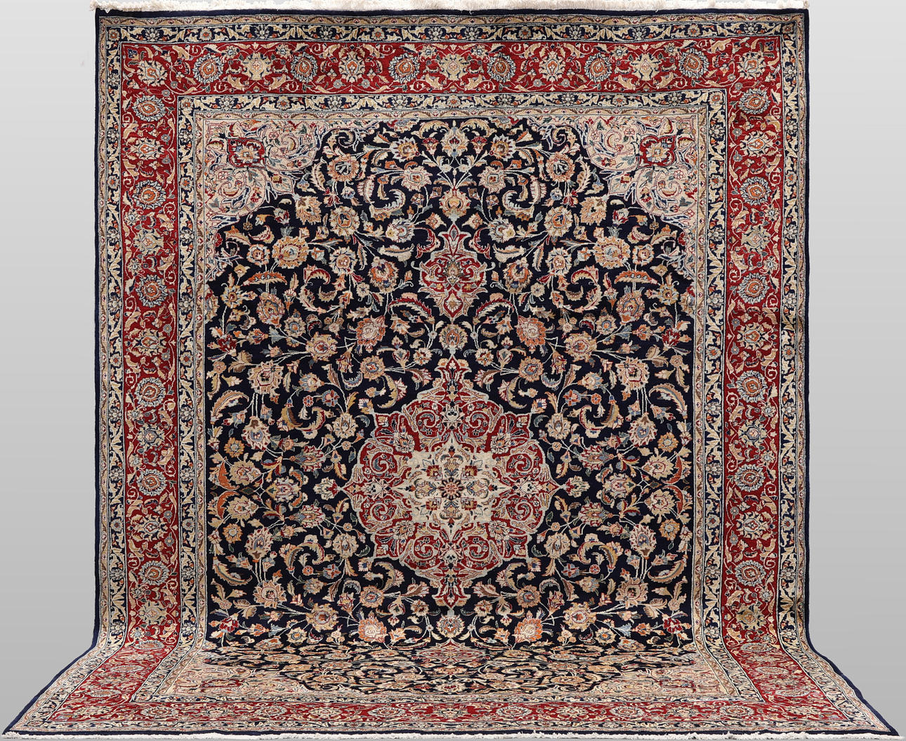 ORIENTMATTA. Saruk, 384 x 297 cm.