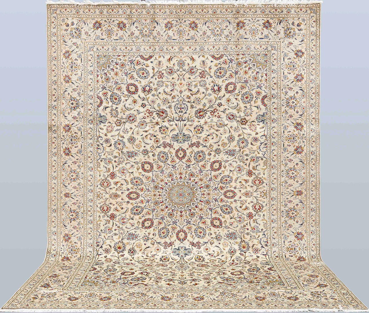 ORIENTMATTA. Ljus Keshan, 375 x 270 cm.