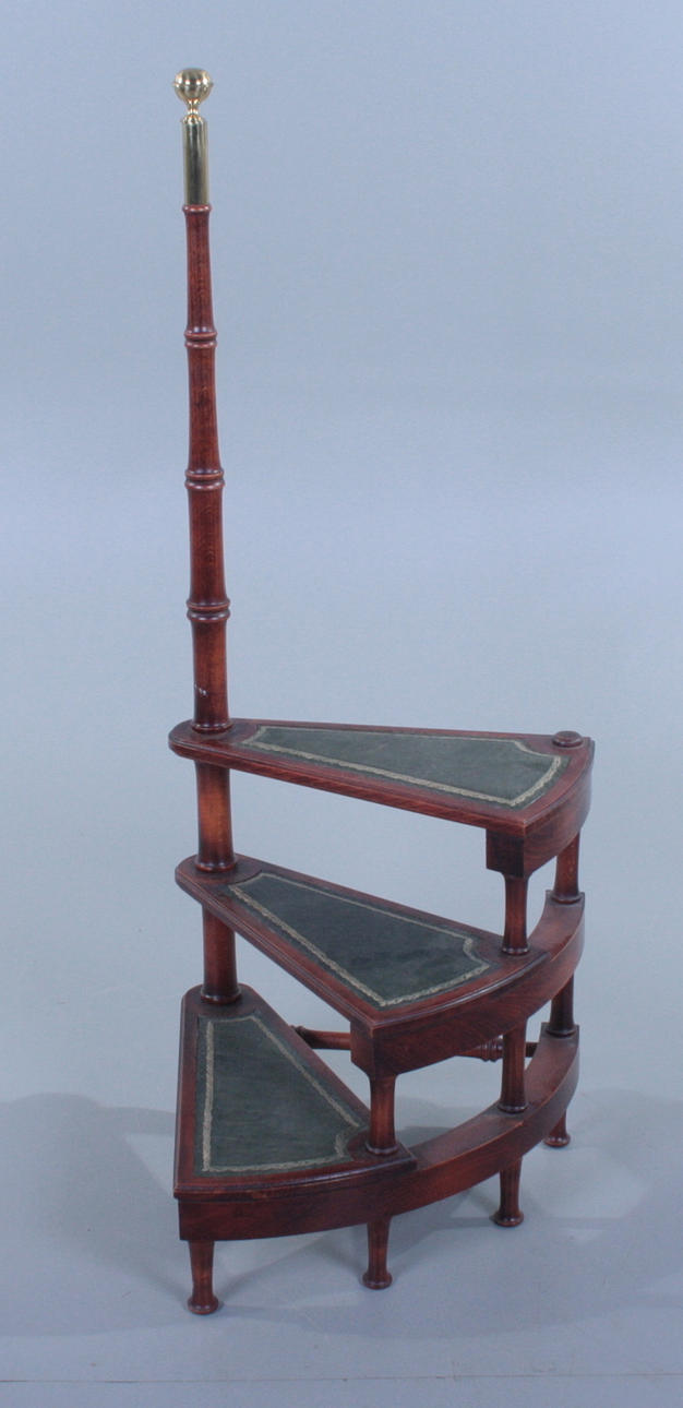 BIBLIOTEKSTRAPPA, 3 steg.