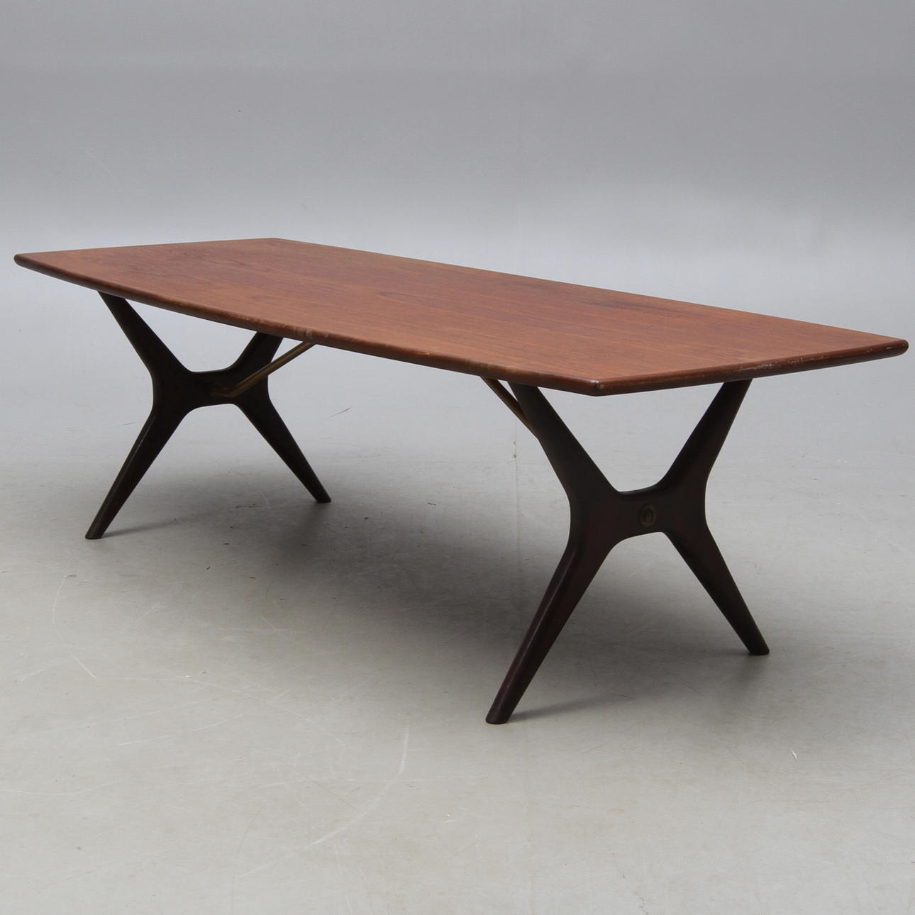 BORD, brickmärkt J O Carlsson, Vetlanda.