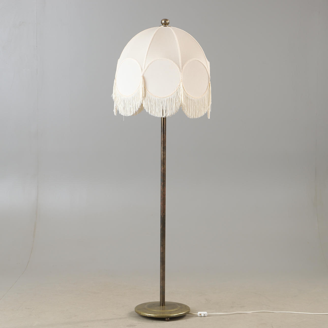 GOLVLAMPA, mässing, 1900-talets mitt.