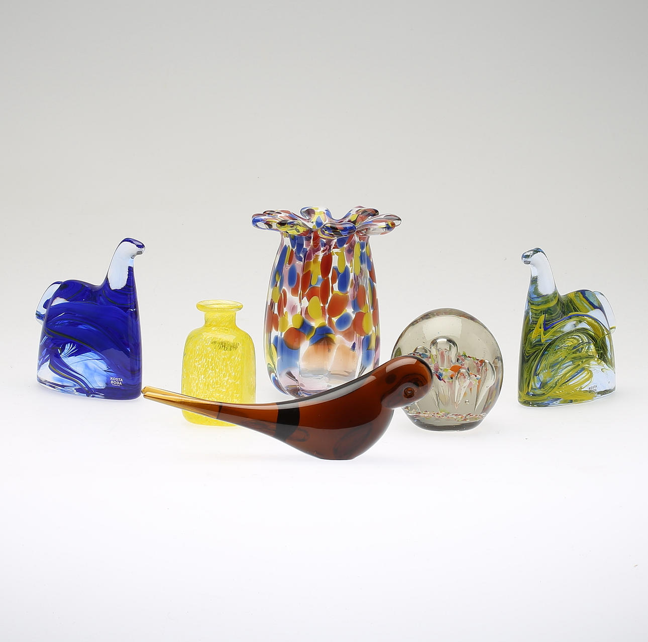 GLASFÖREMÅL, 6 st, bl a Kosta Boda och FM Ronneby, 1900-talets andra hälft.