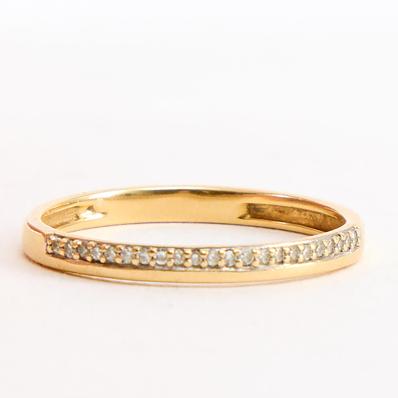 HALVALLIANSRING, guld 18K och diamanter.