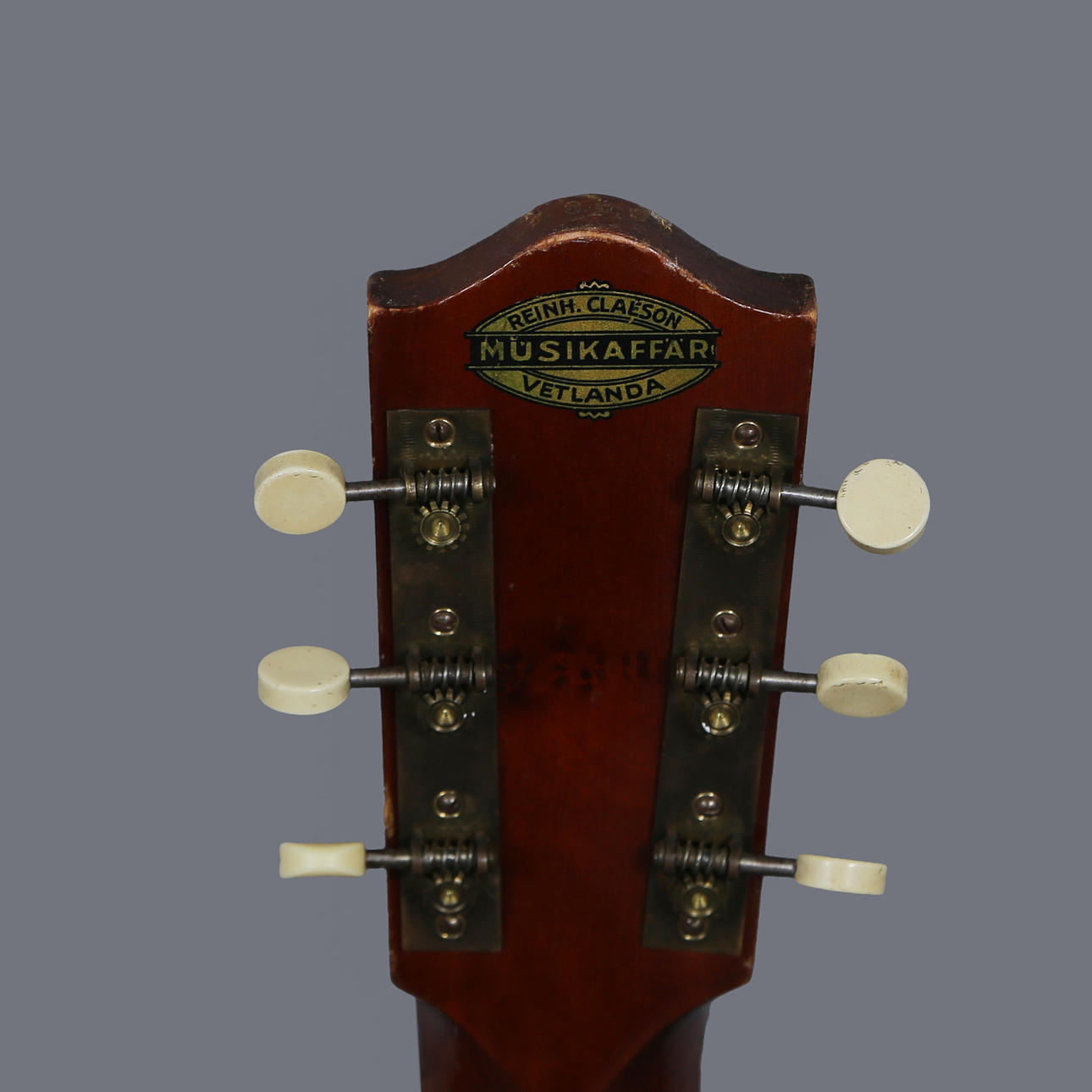 HERMAN CARLSON LEVIN, SMALL ACOUSTIC GUITAR, S/N 98598. Collectables ...
