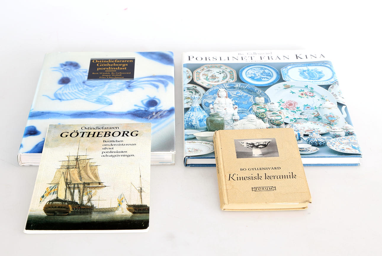 BÖCKER 4 st, kinesiskt porslin, 1900-tal.