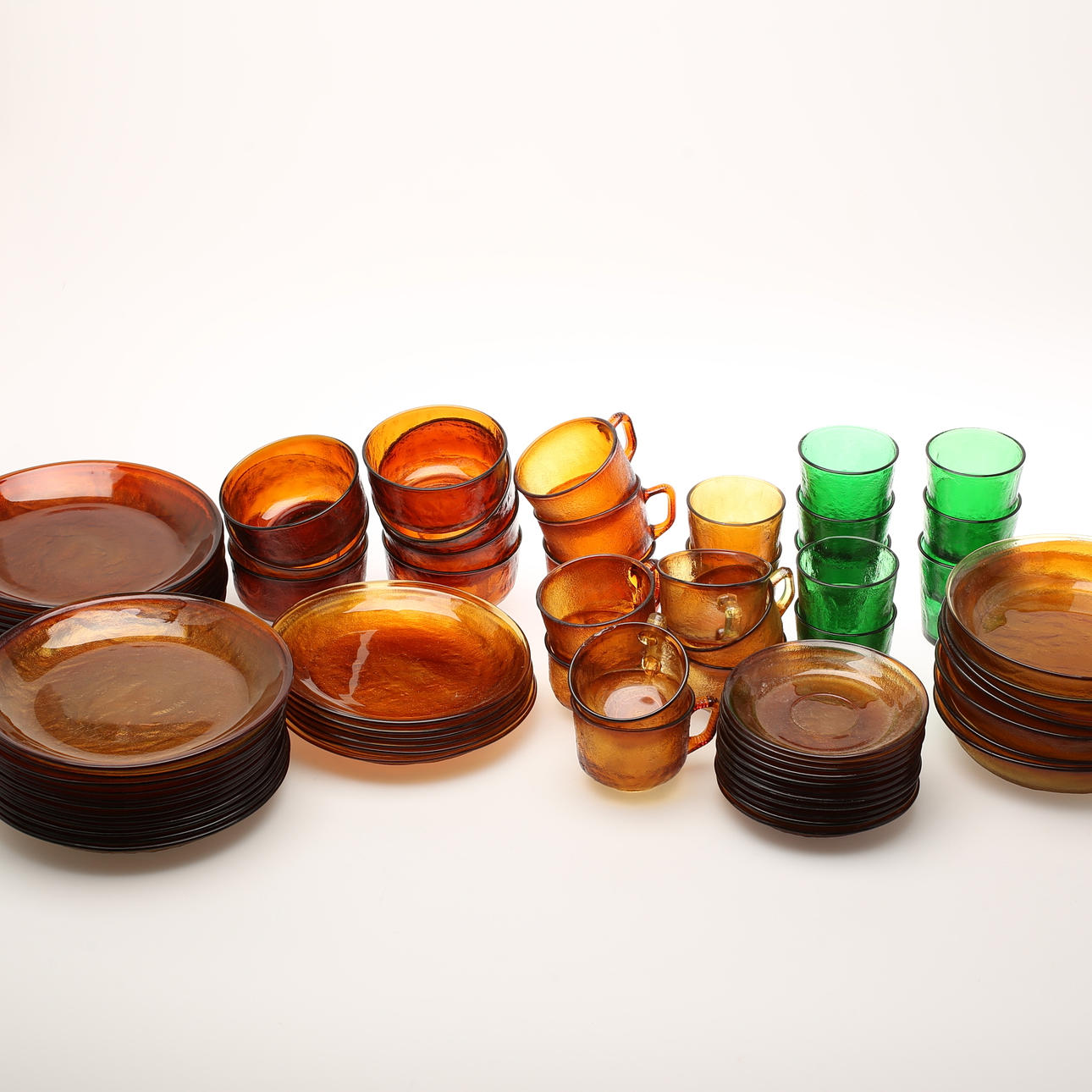 GLASSERVIS, 65 st, Boda.