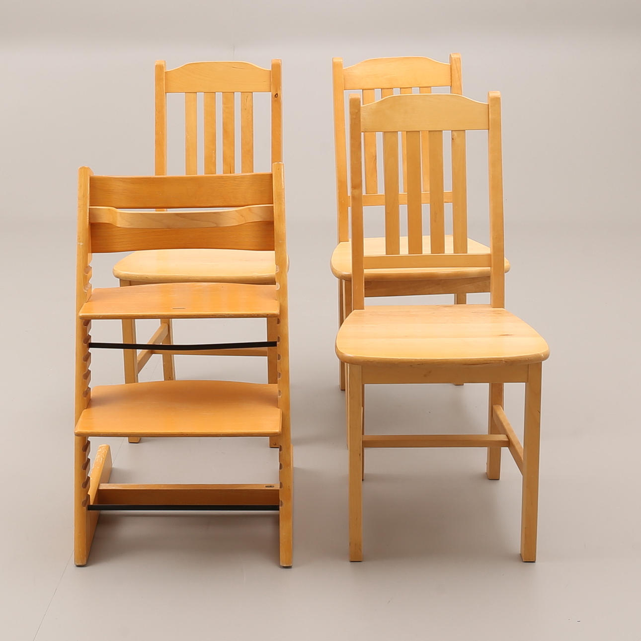 STOLAR, 3 st, Björk. BARNSTOL, Tripp trapp, Stokke.