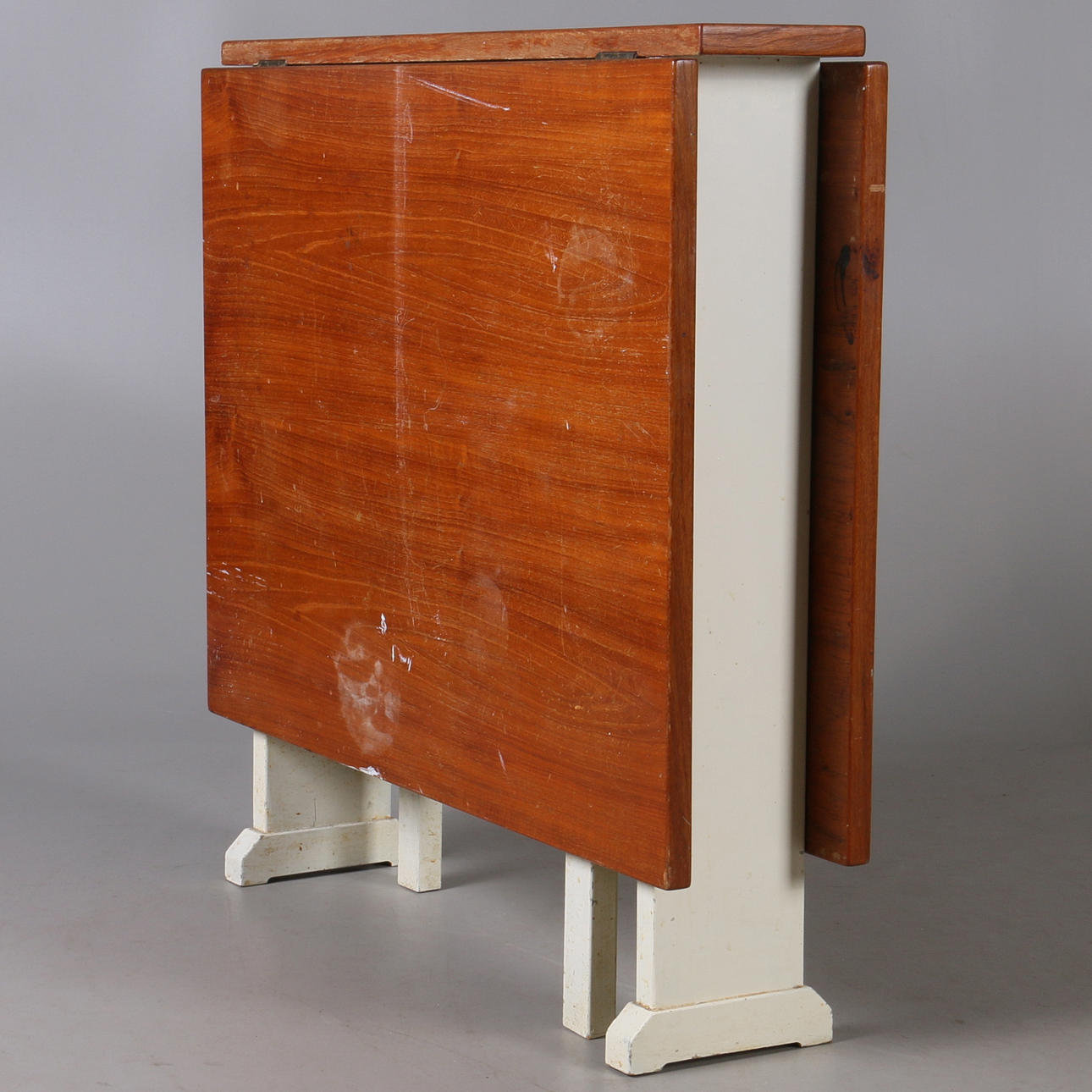 SLAGBORD, "Vapensmeden", Carl Malmsten, 1900-talets mitt.