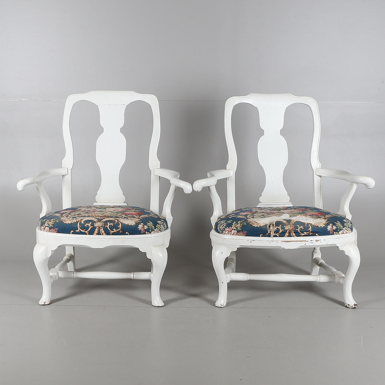 KARMSTOLAR, ett par, rokoko, Sverige, 1700-tal.