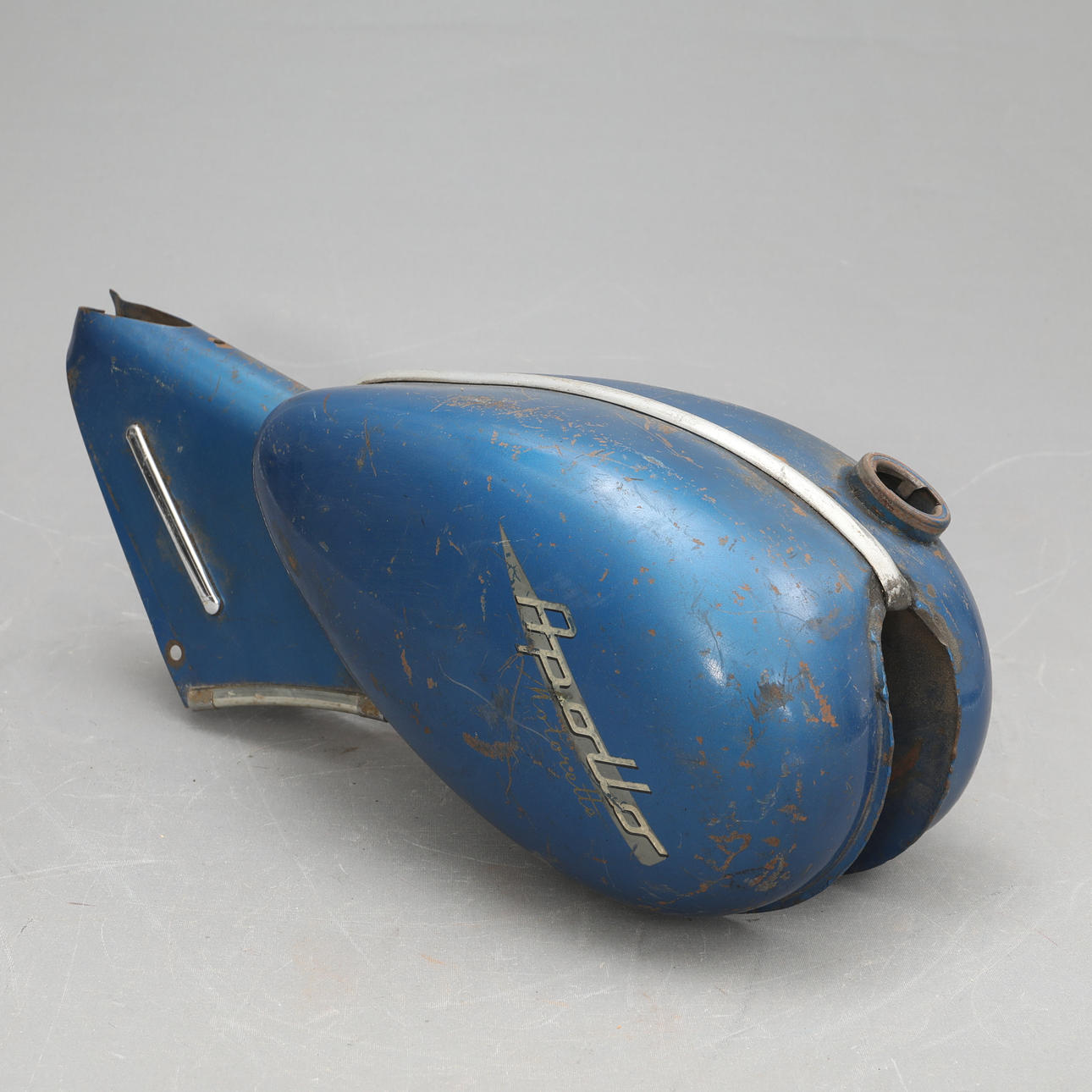 FUEL TANK, marked Apollo Motoretta.