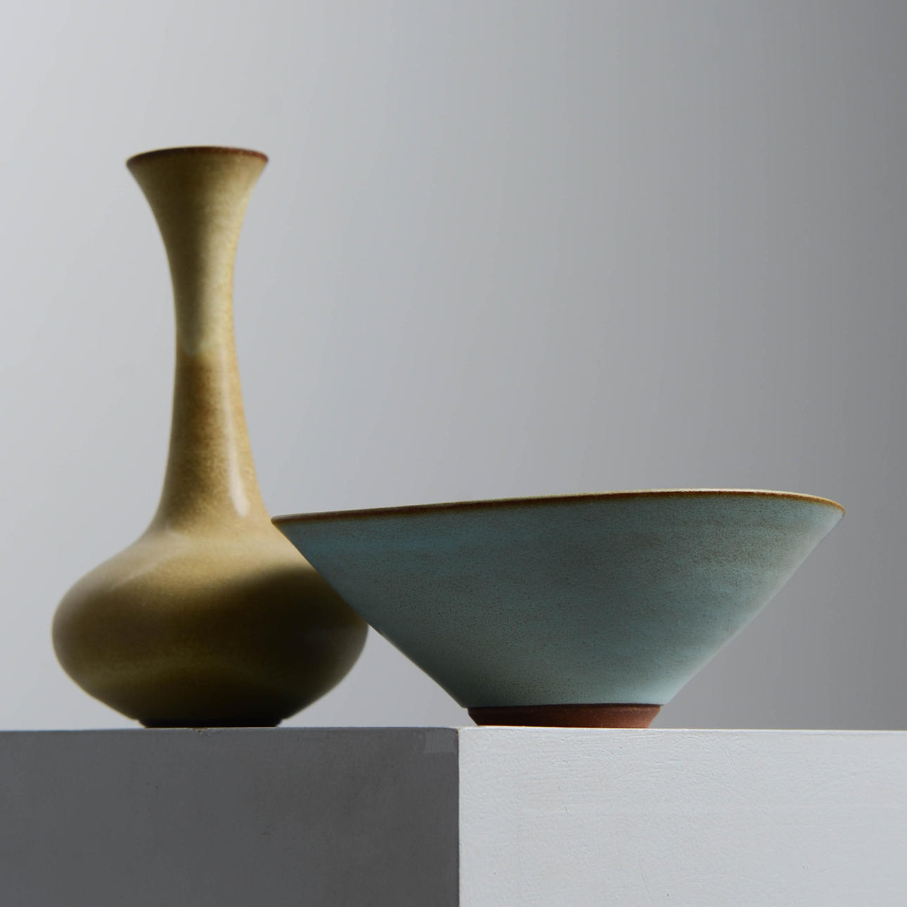 INGRID ATTERBERG. Vas & skål, sintergods, Upsala-Ekeby, 1957.