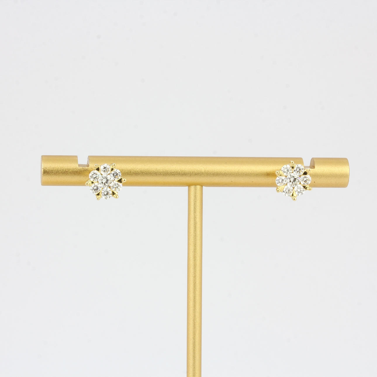 18CT GOLD DIAMOND EARRINGS.