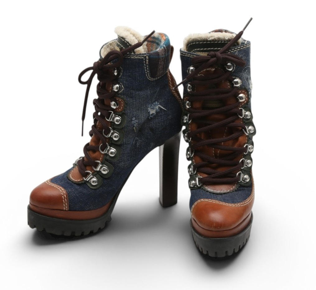 DSQUARED2. “Saint Moritz” boots.