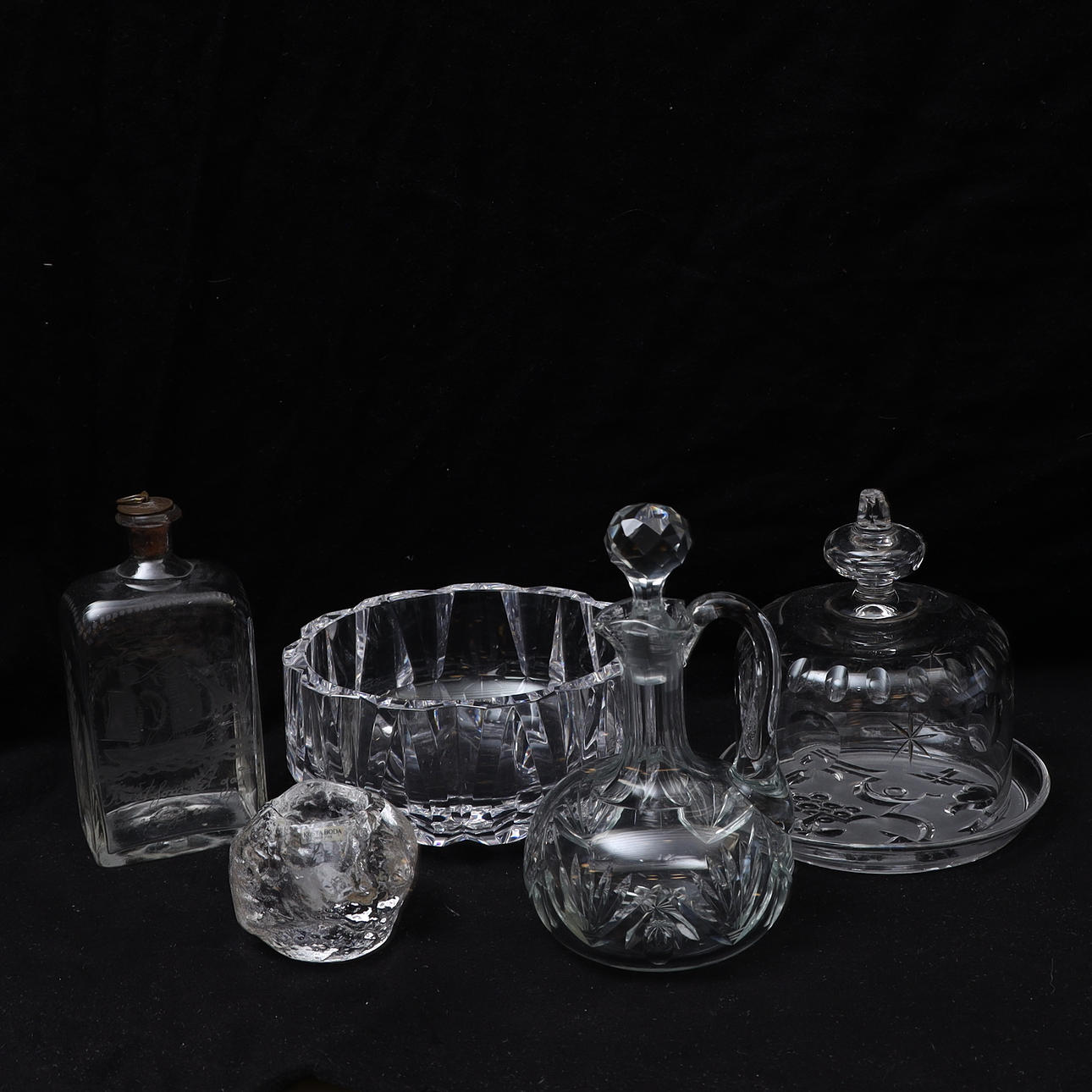 Glass objects, partly 19th century.