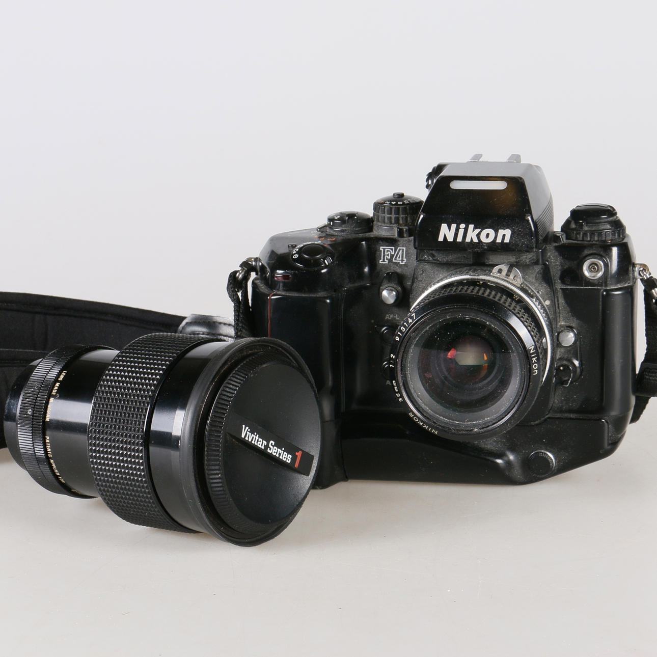 KAMERA, Nikon F4, med 2 objektiv.