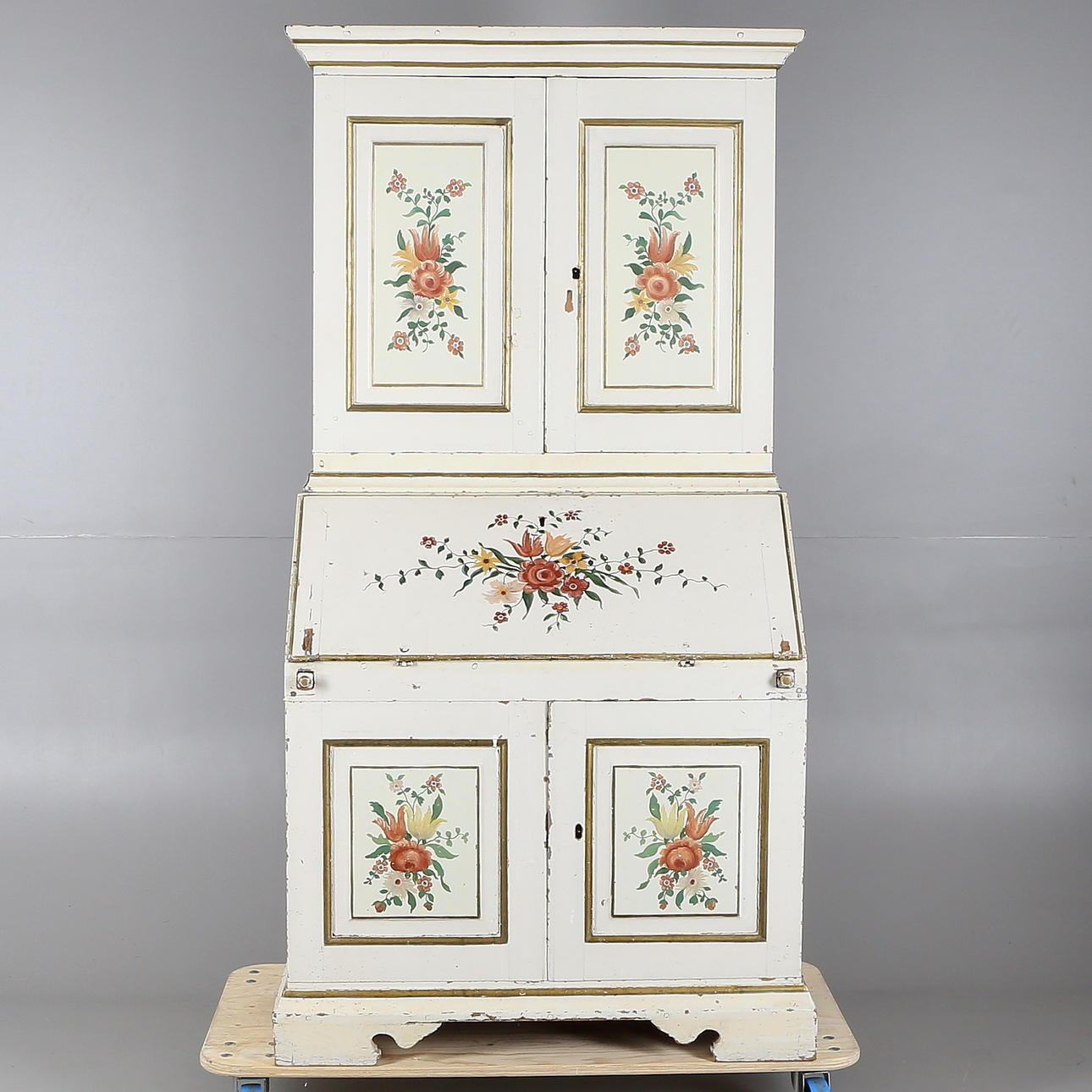 SKRIVSKÅP, bemålad furu, sengustavianskt, 1800-tal.