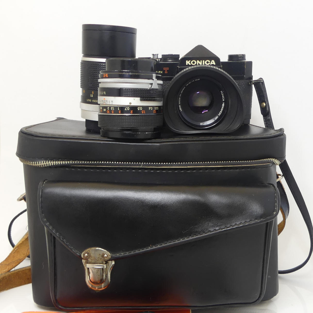 CAMERA WITH LENS, Konica.