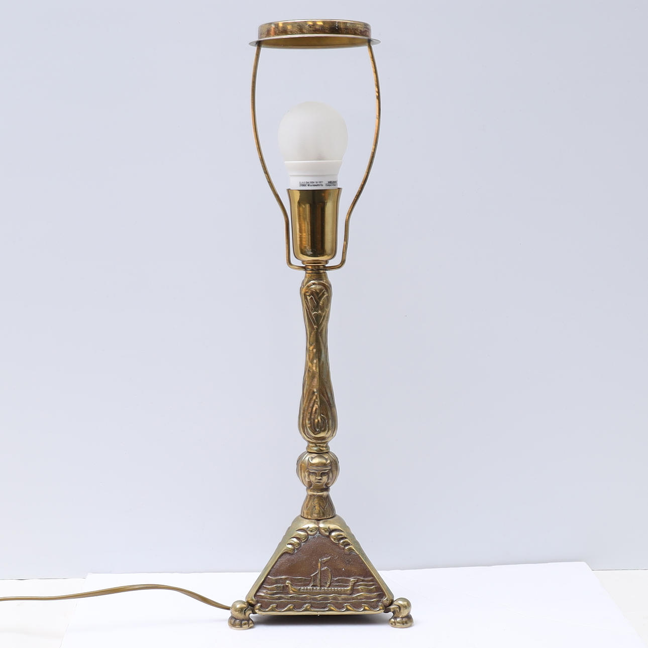 BORDSLAMPA, omkring 1900-talets mitt.