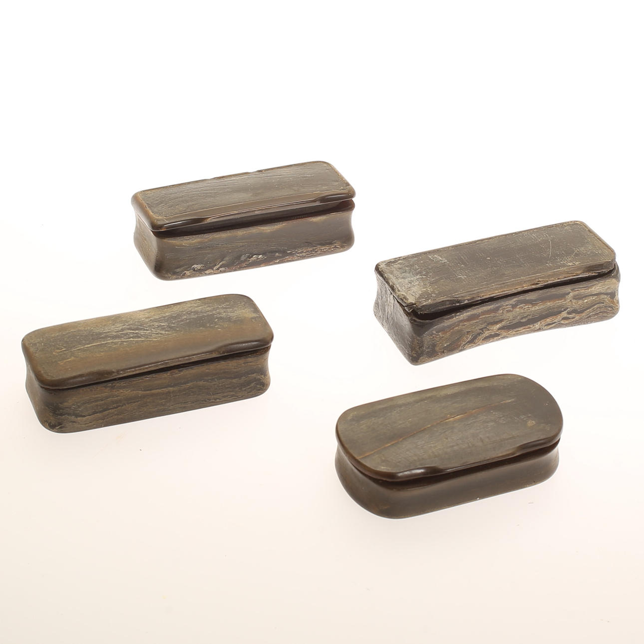 DOSOR, 4 stycken, horn, 1700-tal.