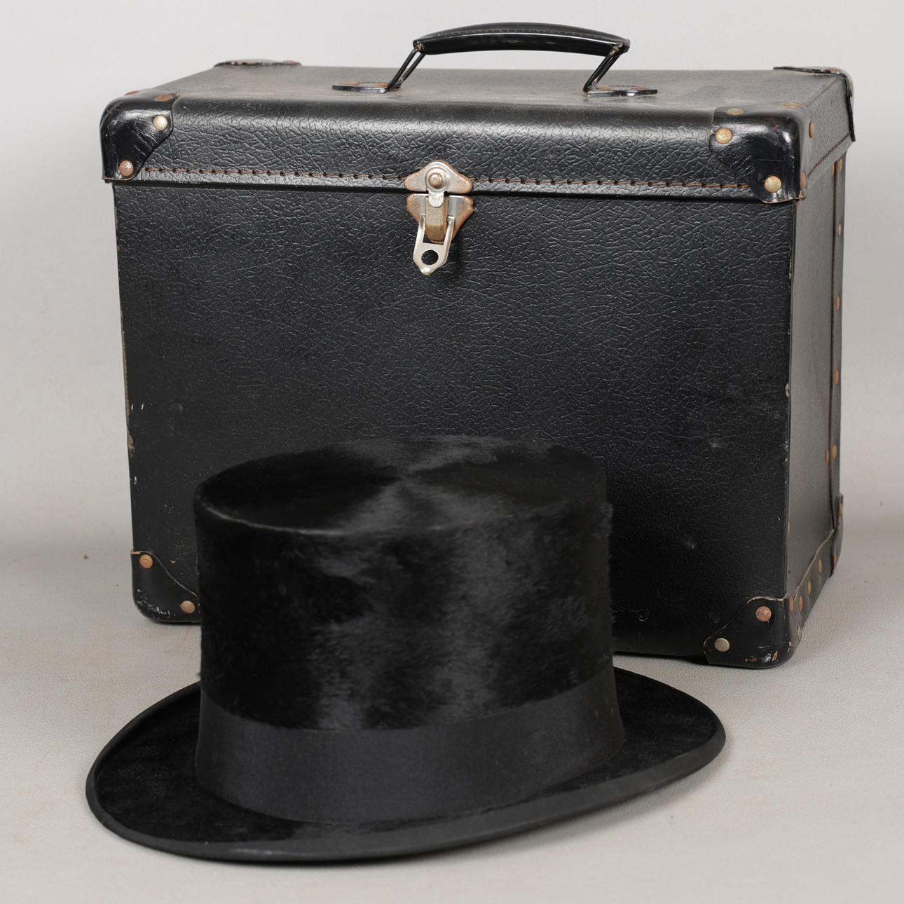 A CAREL NETTO CASED TOP HAT.