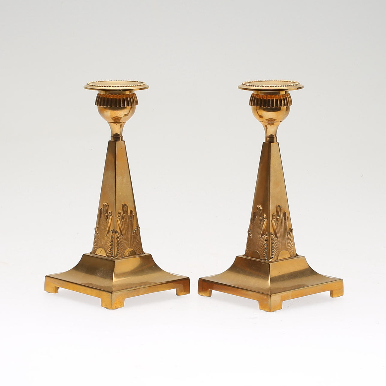 LJUSSTAKAR, 1 par, mässing, Gusums Bruk, 1900-talets första hälft.