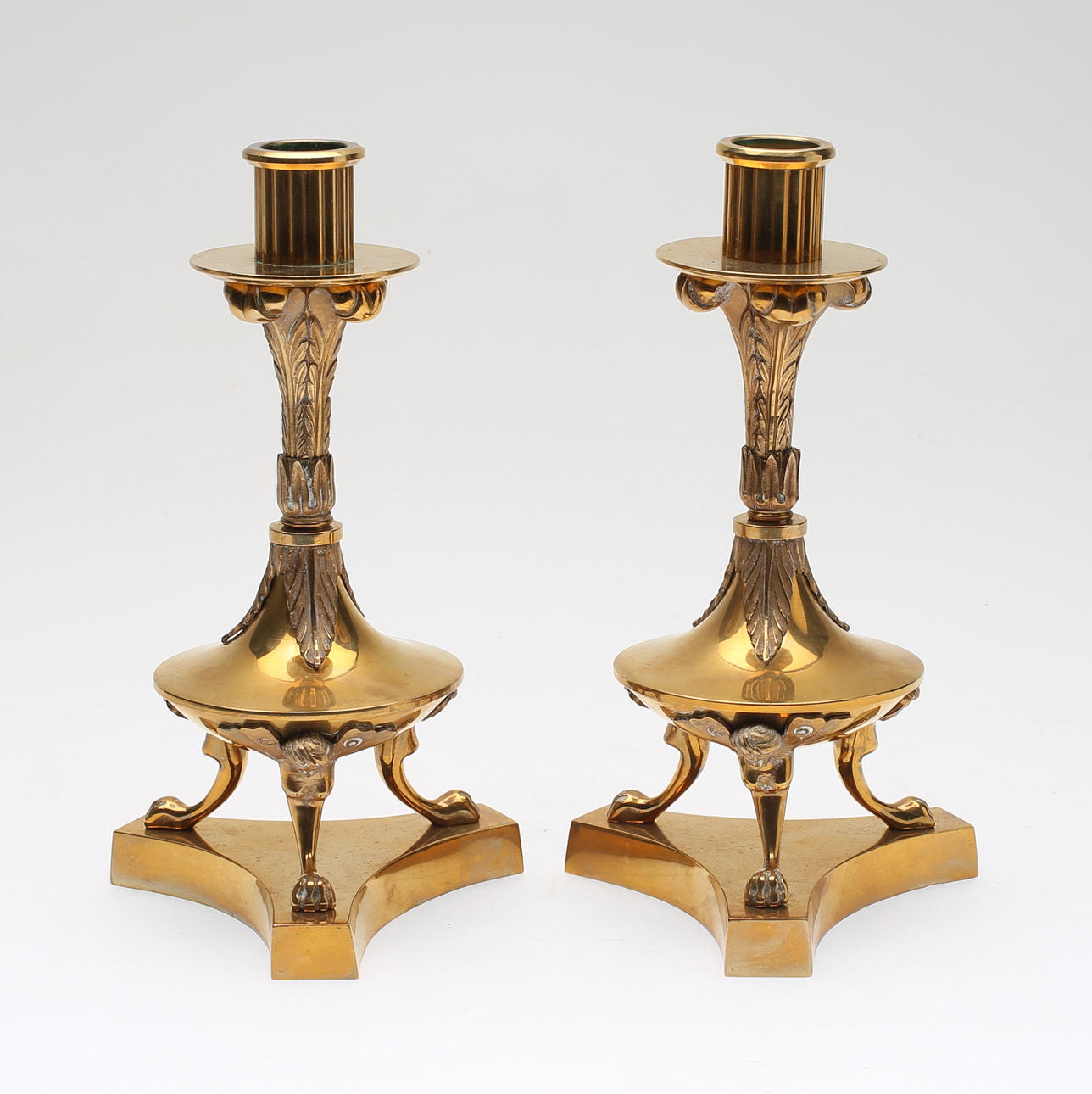 LJUSSTAKAR, 1 par, mässing, empirestil, Gusum, 1900-talets första hälft.